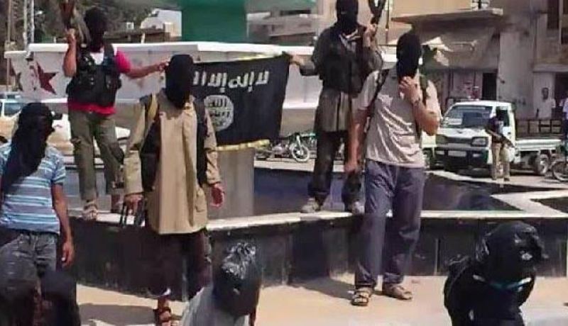 داعش يعدم 6 شبان ويعلق جثثهم في العراق