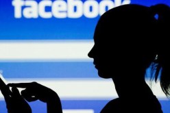 الفايسبوك يكشف شبكة “أخبار كاذبة” تنشط في بريطانيا