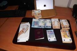 حجز أزيد من 6 ألاف أورو بمطار وهران