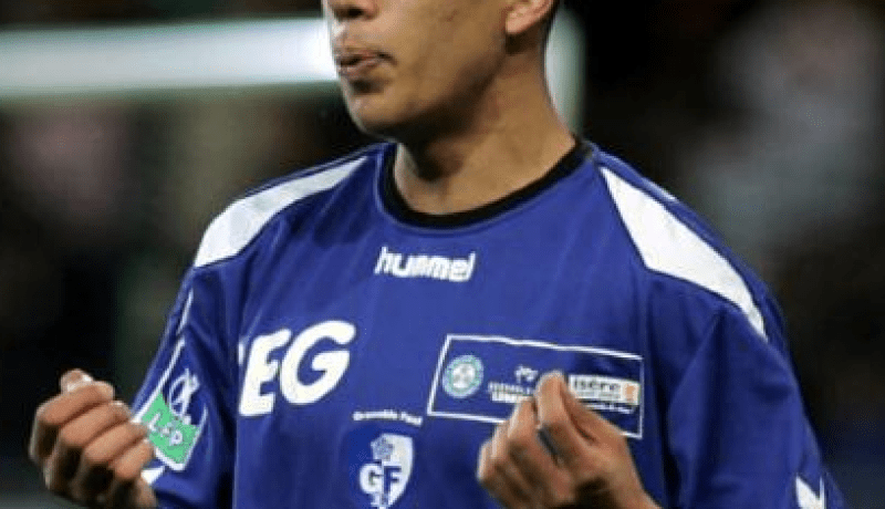 سفيان فغولي يلتحق رسميا بنادي فالنسيا الإسباني