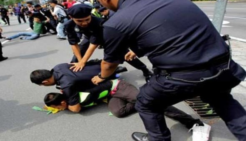 إعتقال 140 شخصا يشتبه بمشاركتهم في أنشطة إرهابية في ماليزيا