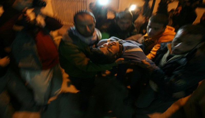 إصابة 6 فلسطينيين بجروح جراء غارتين شنتهما الطائرات الحربية الإسرائيلية