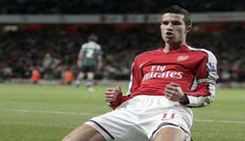 الهولندي فان بيرسي في صدارة الهدافين