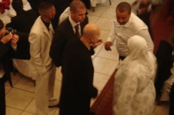 عائلات تضطر لضبط ساعاتها حسب موعد الحجوزات.. وأخرى تفضل سطوح البيوت