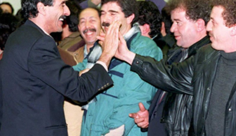 فرحات مهني في قمة باريس