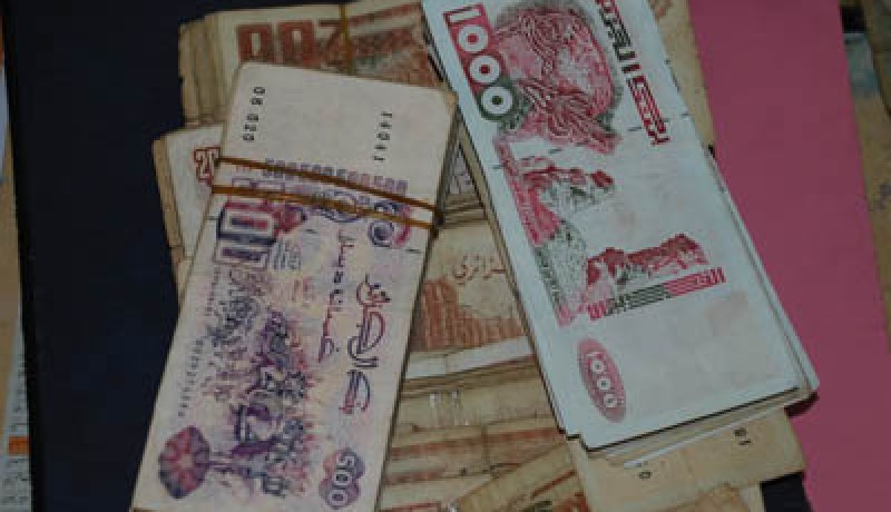 ''شبكات أجنبية وراء تزوير الأوراق النقدية في الجزائر''