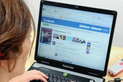 النساء ساخطات على “فايسبوك” بسبب انحيازه للرجال