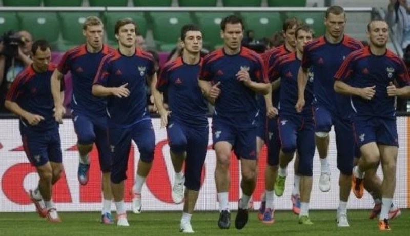 انطلاق بطولة كأس الأمم الأوروبية “يورو 2012” ولقاء منتخب روسيا مع التشيك