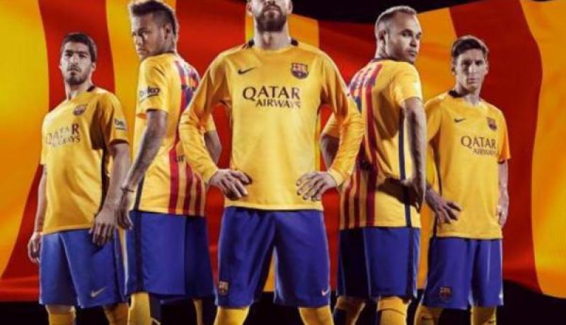 برشلونة يكشف عن زيه الجديد للموسم القادم