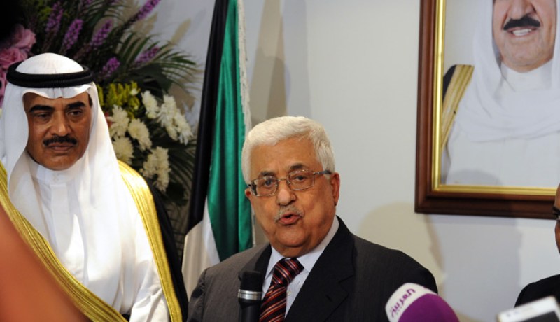 عباس يفتتح سفارة فلسطين بالكويت