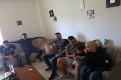 حابين  نشوفوا والدينا أعطونا الباسبور نرجعوا للجزائر
