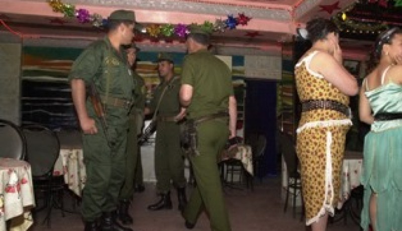 شرطي و12 شخصا يحيون ليلة “السان فالونتان” في الخمر والدعارة