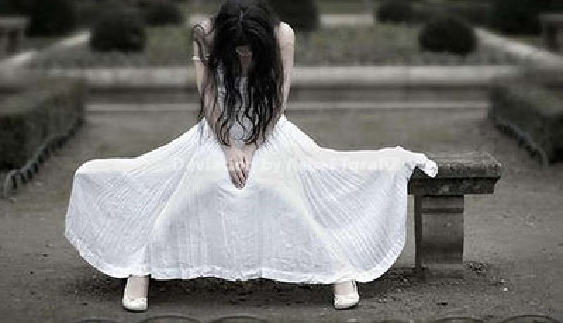 امرأتان في حياة من أحب تمنعانه عني.. أمه وزوجته