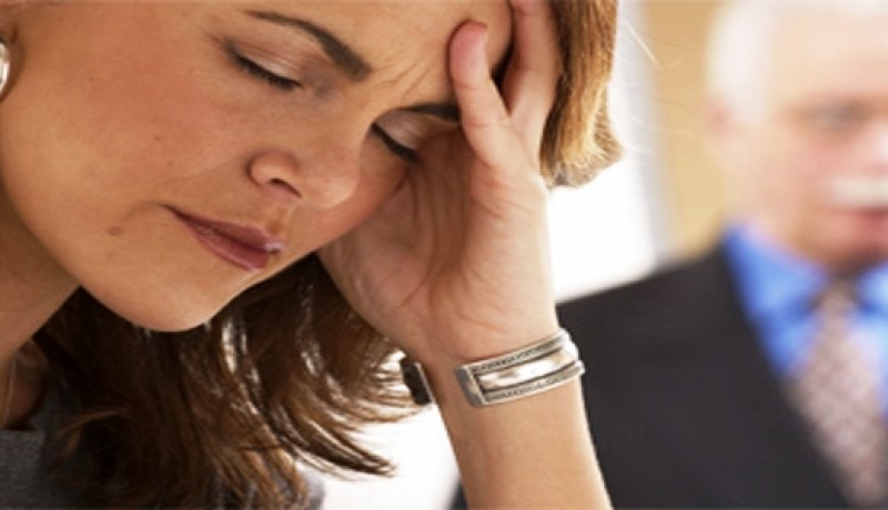 انشغل عني‮ ‬والأبناء ولا أعرف إن كان ذلك بسبب البعد والعناء