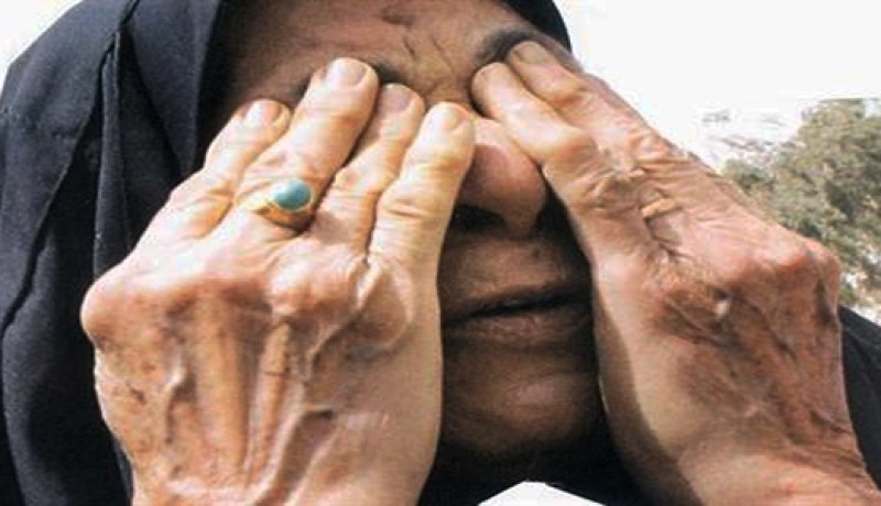 مطلّقة تضرب والدتها العجوز بلوحة خشبية في‮ ‬العاصمة