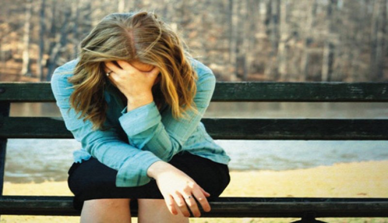 زوجي‮ ‬يرميني‮ ‬بكلام قاس وجارح‮ ‬فقط لأنّني‮ ‬أذكره بواجباته