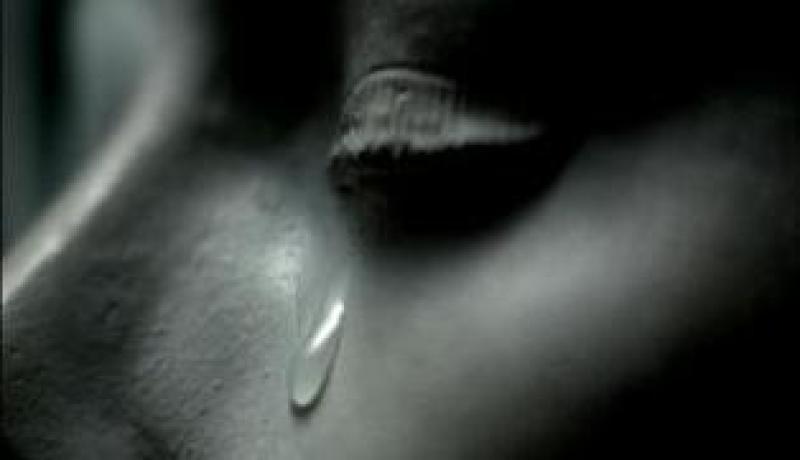 ما شأن هذا الشّاب الذي‮ ‬يفرض عليك طاعته؟