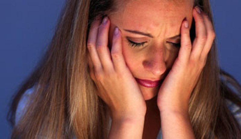 يا أصحاب النخوة استروا بناتي‮ ‬اليتيمات من قهر الزمن