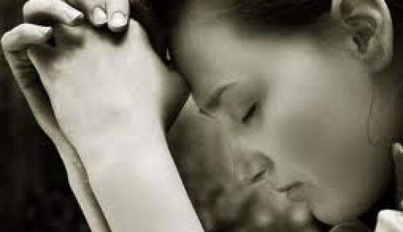 ‮ ‬أعلنت عليكم الحرب‮ ‬يا من خربتم حياة والدتي