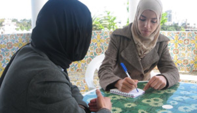 زوجة علي لعساكر في ضيافة “النهار” ووالدته تؤكد: أتمنى أن تنطفئ نار الفتنة وان تعيد العدالة الاعتبار لروح ابني