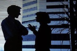 متزوجة تستدرج الرجال إلى منزلها لسرقتهم تحت التهديد بالشلف
