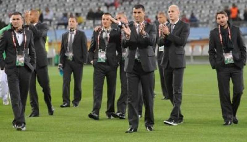 الخـضـر يـخـطـفـون الأضـواء مـن الـعــــرائـس