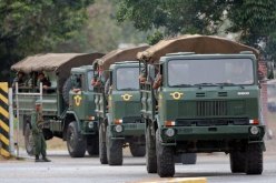 تشافيز يعلن نشر قوات على الحدود مع كولومبيا