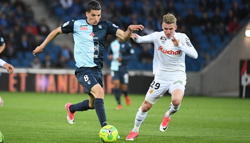 الرابطة الفرنسية تُعاقب “فرحات”