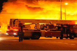 حريق مهول يعصف بمنطقة “وود لين” الصناعية بلندن