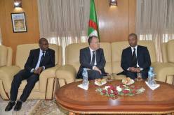 بالصور..  والي عنابة يستقبل وفد ديبلوماسي زيمبابوي لإستلام جثة الطالب