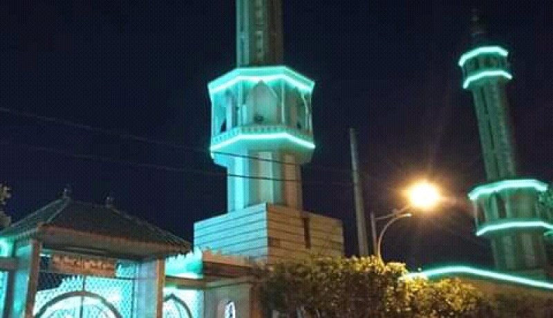 الشلف: المصلون يطالبون بإسترجاع موقف السيارات لمسجد الهداية بالفيرم