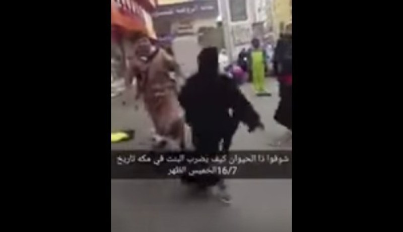 بالفيديو.. غضب في السعودية بسبب اعتداء شاب على امرأة في مكة المكرمة