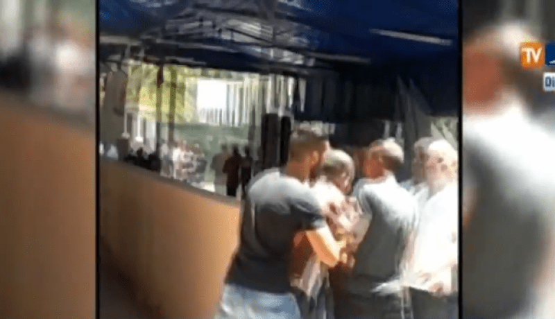 بالفيديو.. مدير يستعمل بلطجية لفك احتجاج الطلبة في بن عكنون