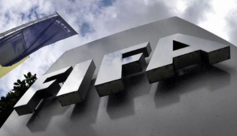 الـفيفا يوقف رئيس اتحاد جنوب إفريقيا للتحقيق في قضية تلاعب بنتائج مباريات