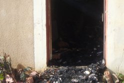 محتجون يحرقون  جناح من بلدية تبسبست في ورقلة