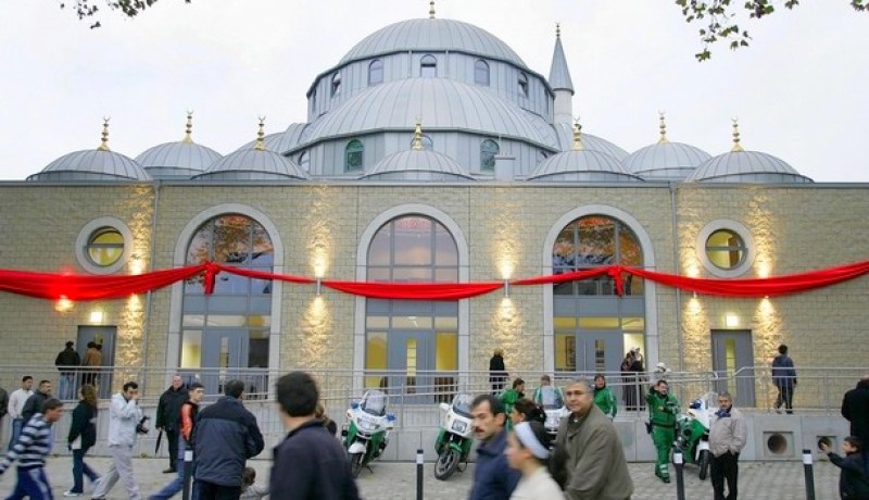 فرنسا تمنح جائزة حقوق الانسان لخمس منظمات