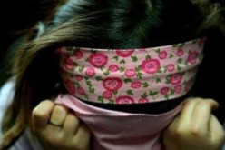 عجوز تختطف قاصرا وتأمر شابا بممارسة الجنس عليها أمامها في تندوف