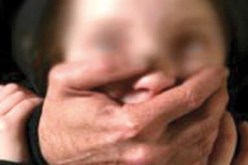 وحش بشري يعتدي على طفل ويتاجر بجسده في الكاليتوس