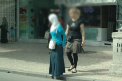 ألبسة فاضحة.. الفتيات يعتبرن الأمر عادي والشباب يستعين بـ “اللهم إني صائم”