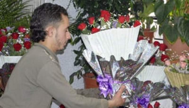 يزداد الطلب عليها مع اقتراب موسم الأفراح:بيع الورود..ثقافة استهلاكية تتوسع.. وتجارة مربحة تعود الى الواجهة بعد عودة الأستقرار