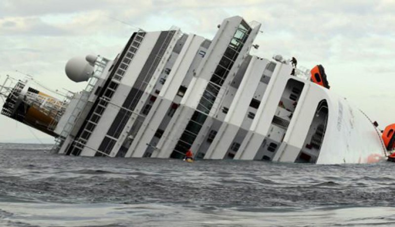 12 قتيلا  في حصيلة أولية لضحايا السفينة الايطالية المنكوبة