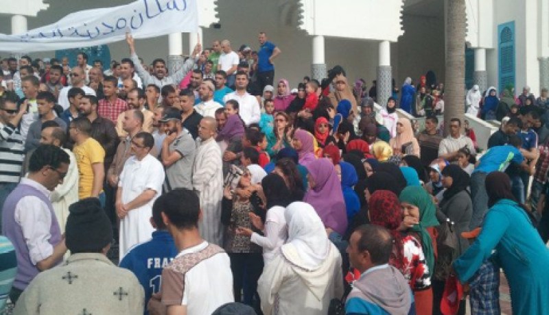 سكان اوحليمة ببوسماعيل يحتجون للمطالبة بتحسين اوضاعهم الاجتماعية