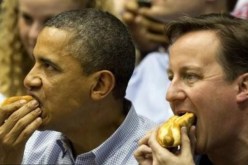 بالصور شراهة فنانين ومشاهير أثناء تناولهم الطعام