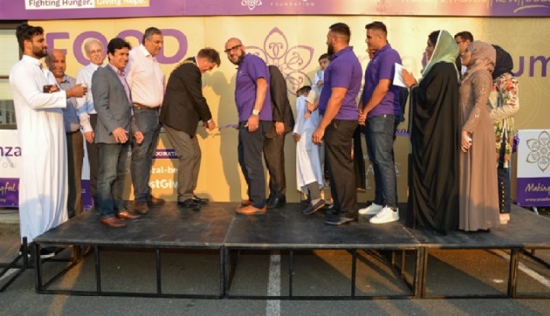 بالصور.. مسجد في بريطانيا يفتتح بنكًا للطعام لمساعدة المشردين