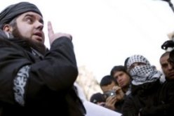 توجيه الاتهام إلى 13 إسلاميا وحبس تسعة منهم في فرنسا