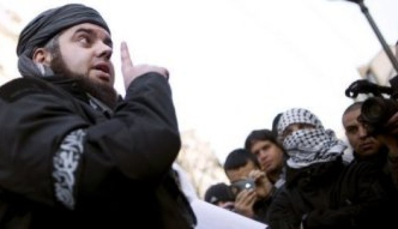 توجيه الاتهام إلى 13 إسلاميا وحبس تسعة منهم في فرنسا