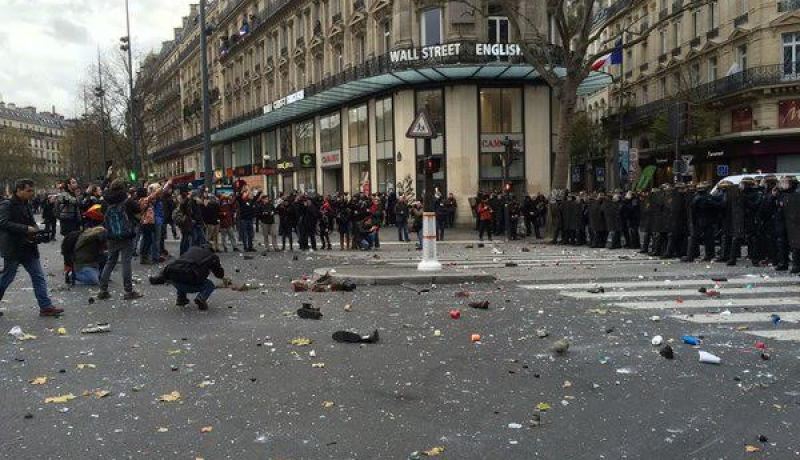 بالفيديو مئات المتظاهرين بباريس تنديدا بحالة الطوارئ المناخية