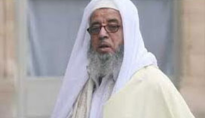 باريس تجمد أرصدة الإمام التونسي الذي دعا إلى الجهاد بعد طرده