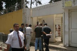 قايضها بالغذاء مقابل بطاقة إقامة دائمة بفرنسا … جمركي يتسبب في أزمة غذاء للسفارة الفرنسية بالجزائر