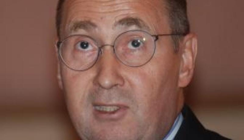 السفير الفرنسي يسعى إلى إعادة فتح المركز الثقافي بتيزي وزو